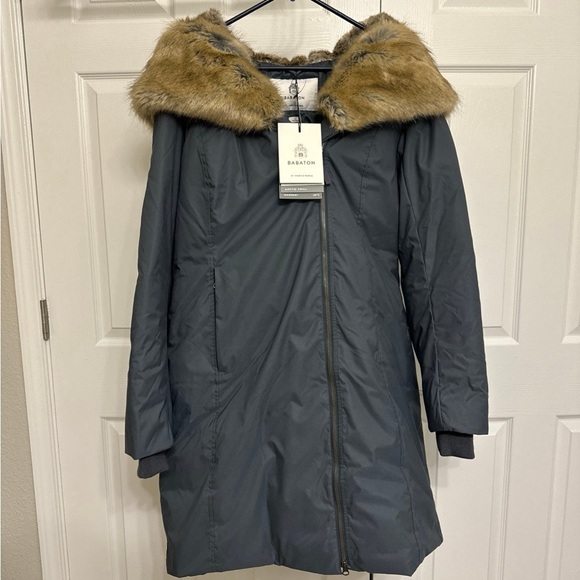 Aritzia Babaton St. Moritz Parka NWT - Picture 4 of 9